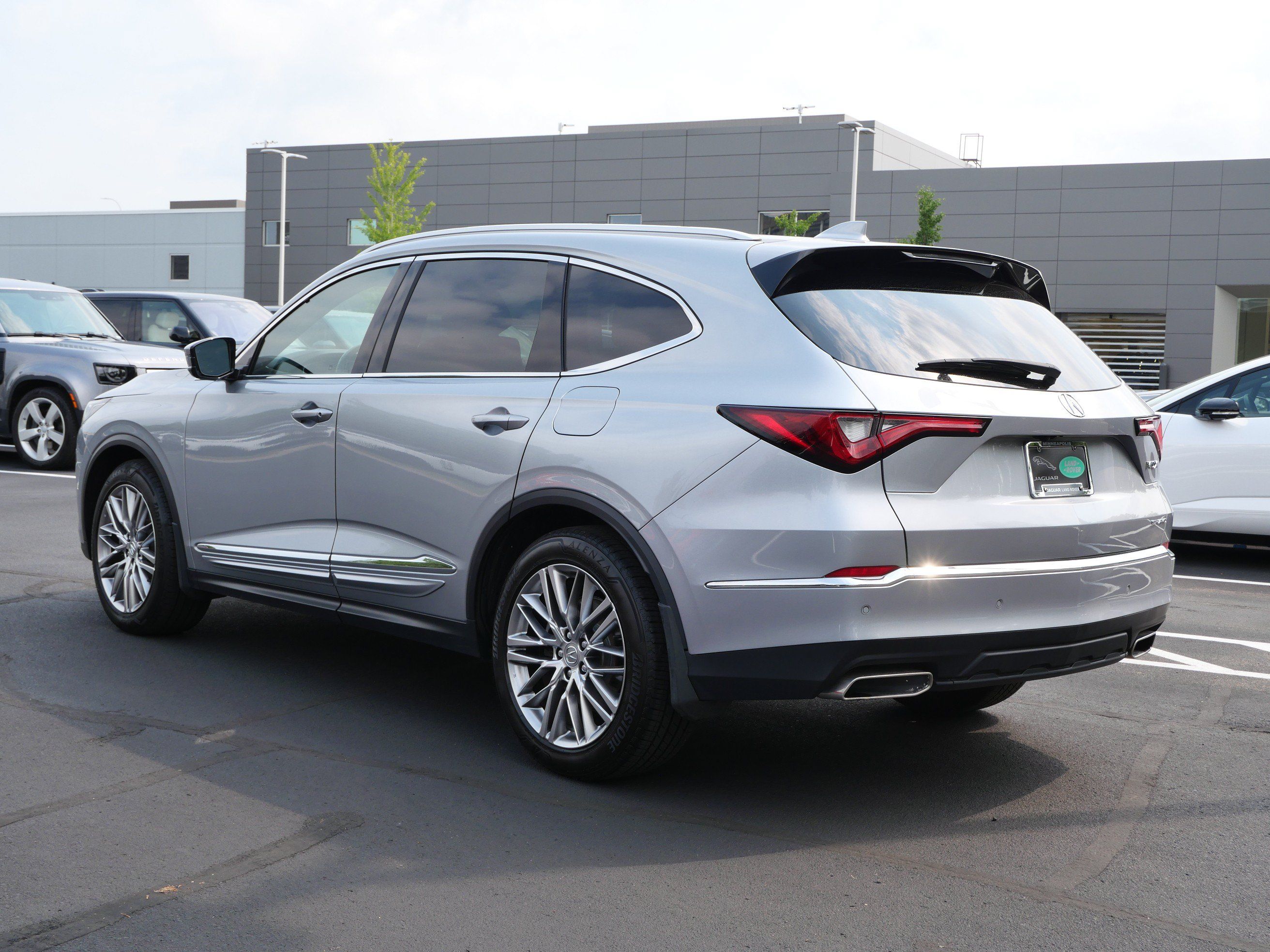 Used 2023 Acura MDX w/ Advance Package AWD/4WD image 3
