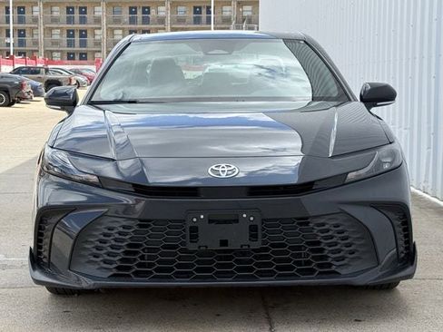 Used 2025 Toyota Camry SE image 8