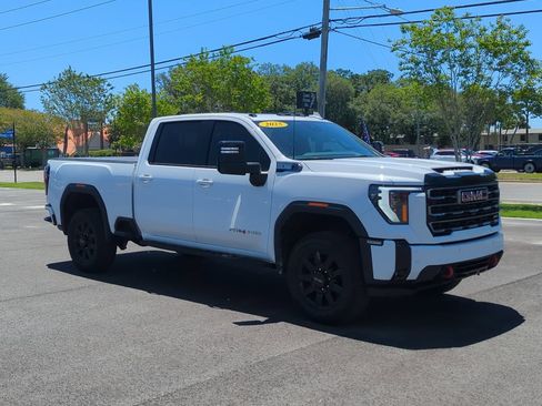 Used 2025 GMC Sierra 2500 AT4 w/ AT4 Premium Plus Package AWD/4WD image 8