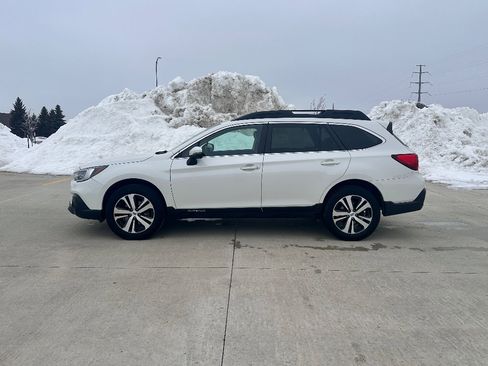 Used 2019 Subaru Outback 2.5i Limited image 1