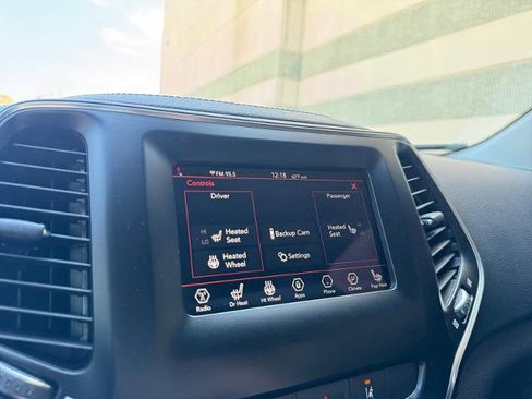 Used 2021 Jeep Cherokee Latitude Plus image 24