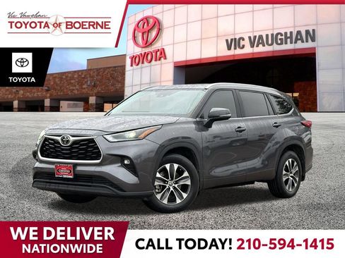 Used 2023 Toyota Highlander XLE FWD image 1