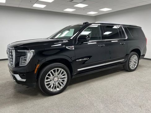 Used 2025 GMC Yukon XL Denali image 6