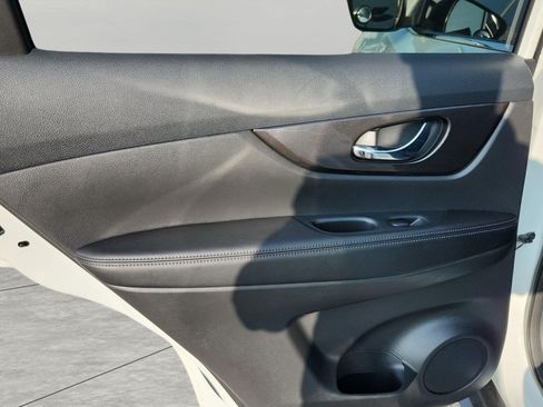 Used 2019 Nissan Rogue SV AWD/4WD image 19