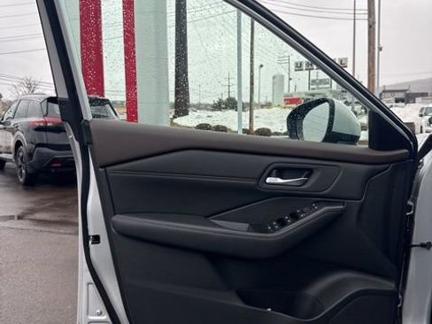 Certified 2023 Nissan Rogue SV w/ SV Premium B Package image 9