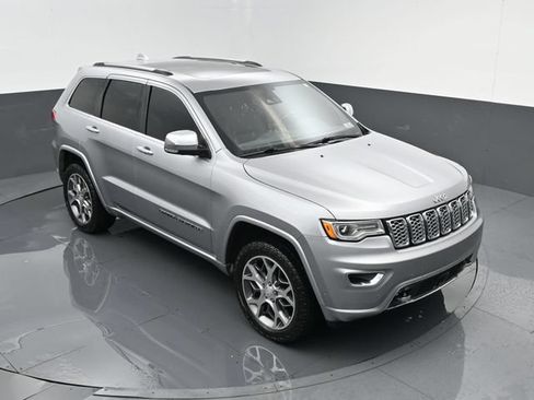 Used 2020 Jeep Grand Cherokee Overland AWD/4WD image 23