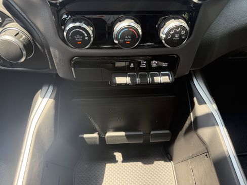 New 2026 RAM 1500 Express AWD/4WD image 13