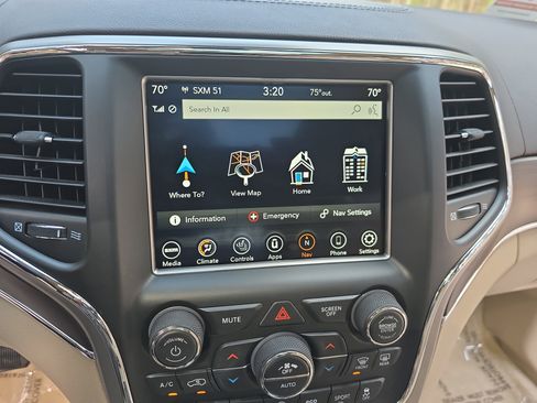 Used 2018 Jeep Grand Cherokee Overland image 26