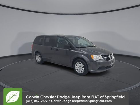 Used 2019 Dodge Grand Caravan SE FWD image 3