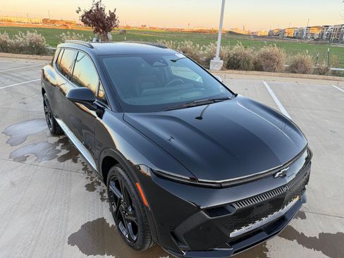 Used 2024 Chevrolet Equinox EV RS image 11