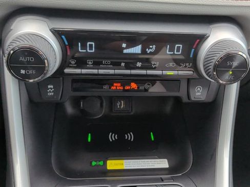 Used 2025 Toyota RAV4 XLE w/ Convenience Package FWD image 26