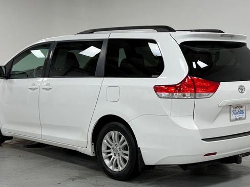 Used 2014 Toyota Sienna XLE FWD image 3