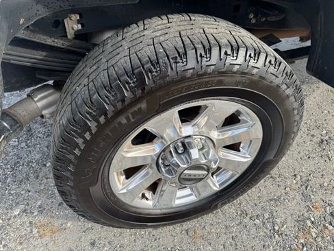 Used 2022 Ford F350 Platinum w/ FX4 Off-Road Package image 13