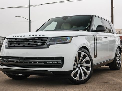New 2025 Land Rover Range Rover SE image 1