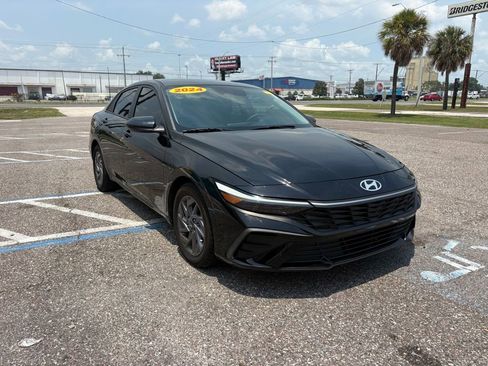 Used 2024 Hyundai Elantra SEL FWD image 1