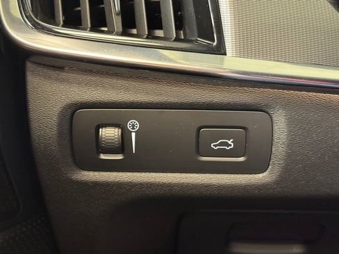 Used 2022 Volvo S90 B6 R-Design w/ Advanced Package image 33