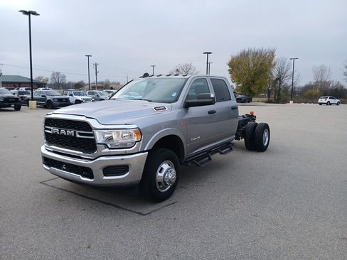 Used 2022 RAM 3500 Tradesman w/ Chrome Appearance Group image 3