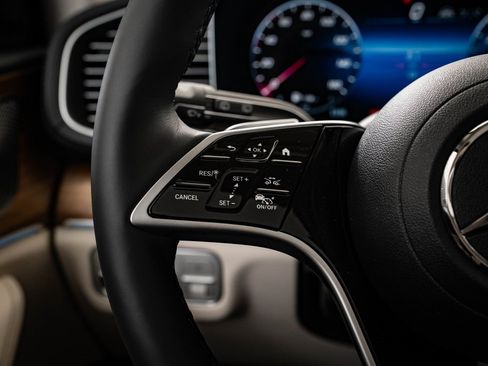 New 2026 Mercedes-Benz GLS 450 4MATIC image 32