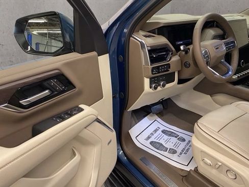 Used 2026 GMC Yukon Denali AWD/4WD image 19