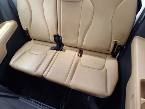 Used 2022 Kia Carnival EX FWD image 21