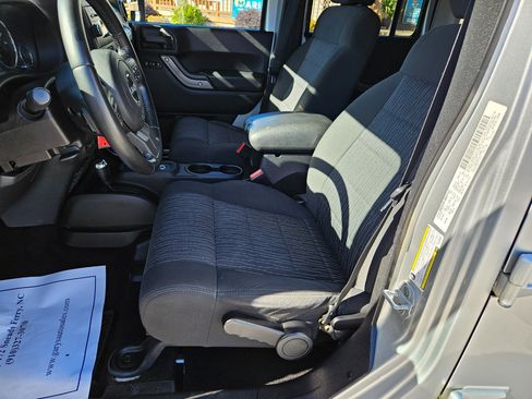 Used 2012 Jeep Wrangler Unlimited Sport image 12