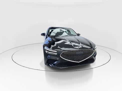 Used 2022 Genesis G70 2.0T image 3