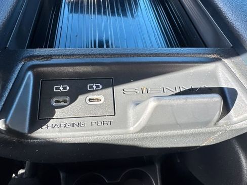 Certified 2025 Toyota Sienna XSE image 26