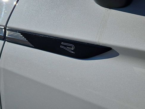 Used 2023 Volkswagen Tiguan SE R-Line image 13
