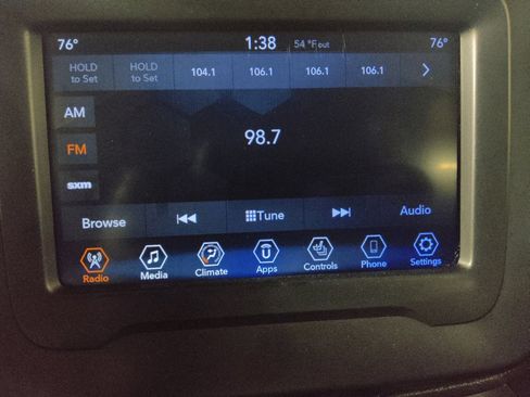 Used 2019 Jeep Renegade Latitude w/ Cold Weather Group image 25