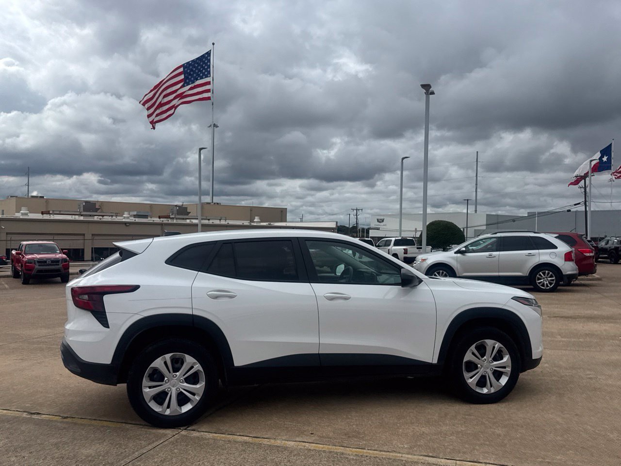 Used 2025 Chevrolet Trax LS FWD image 27