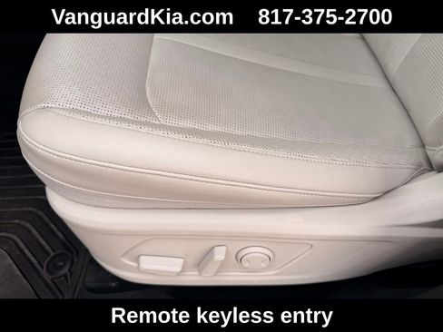 Used 2024 Kia Sorento S w/ Panoramic Sunroof Package image 14