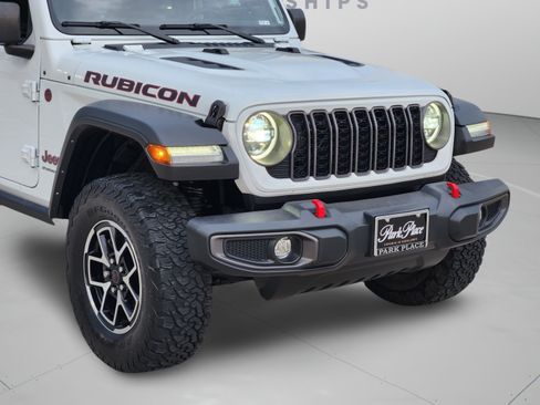 Used 2024 Jeep Wrangler Unlimited Rubicon AWD/4WD image 5