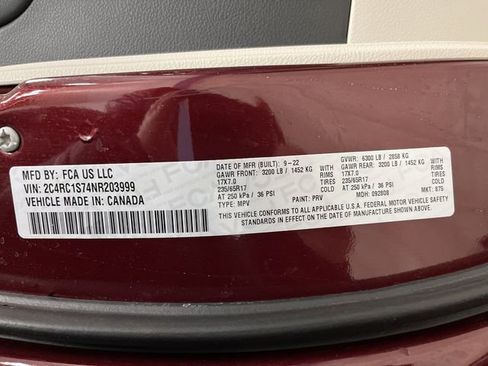 Used 2022 Chrysler Pacifica Limited w/ Uconnect Theater Family Group image 44