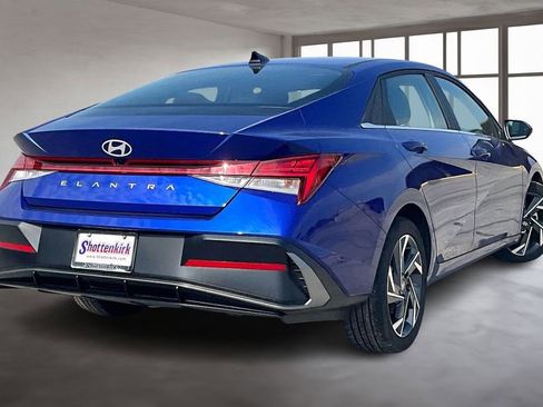Used 2024 Hyundai Elantra SEL w/ Convenience Package FWD image 6