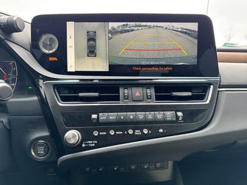 Used 2024 Lexus ES 350 Ultra Luxury image 10