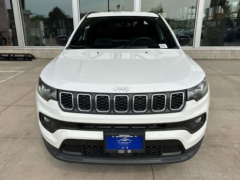 Used 2024 Jeep Compass Latitude image 6