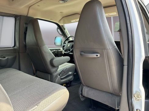 Used 2025 Chevrolet Express 3500 LT w/ LT Preferred Equipment Group RWD image 11