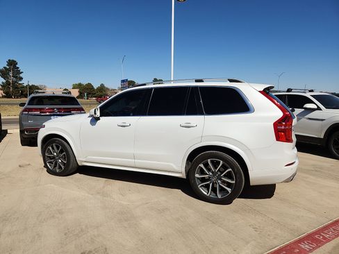 Used 2019 Volvo XC90 T6 Momentum image 4