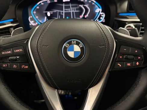 Used 2023 BMW 530e w/ Convenience Package image 16