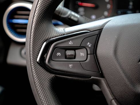 Used 2026 Chevrolet Trax LS w/ LS Convenience Package FWD image 17