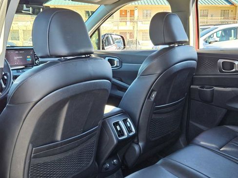 Certified 2023 Kia Sorento S w/ Panoramic Sunroof Package image 18