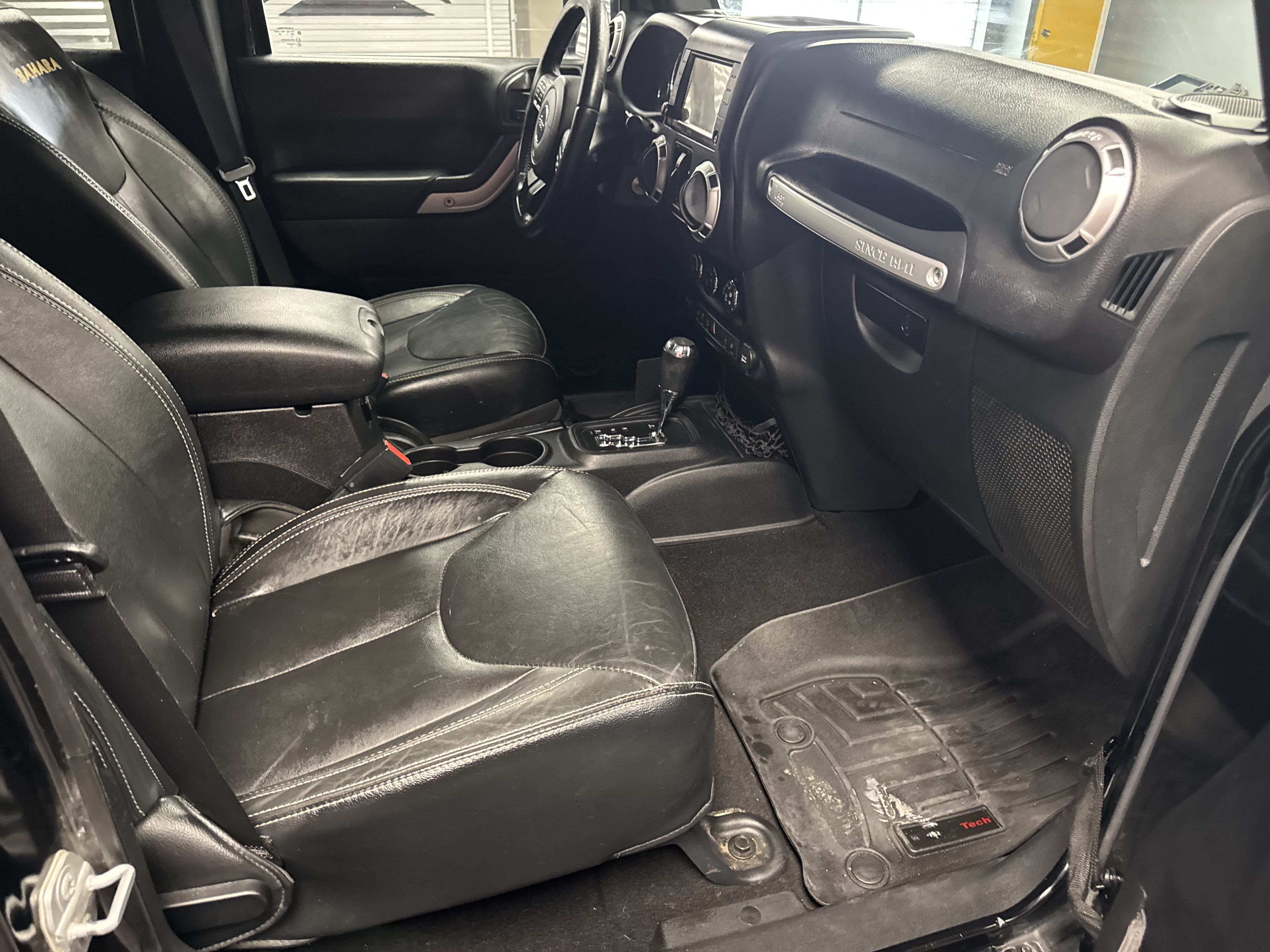 Used 2015 Jeep Wrangler Unlimited Sahara w/ Max Tow Package AWD/4WD image 11