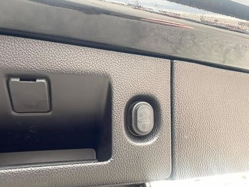 Used 2018 Chevrolet Tahoe LT image 11