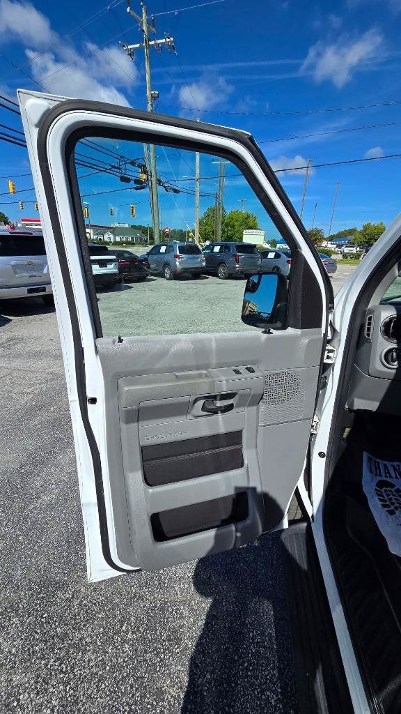 Used 2014 Ford E-150 and Econoline 150 Wagon RWD image 9