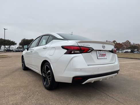 Used 2025 Nissan Versa SR image 5