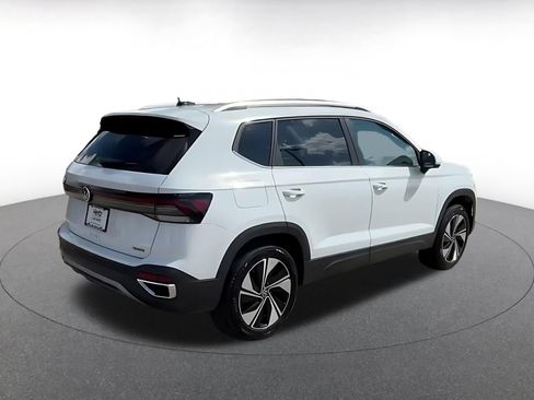 Used 2026 Volkswagen Taos SE AWD/4WD image 14