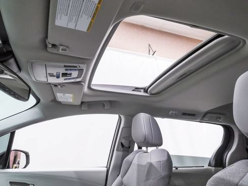 Used 2024 Toyota Sienna LE w/ LE Plus Package FWD image 9