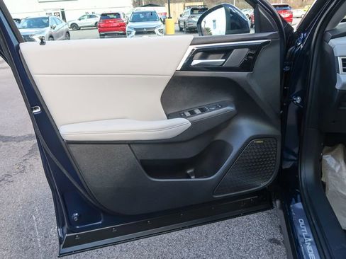 New 2026 Mitsubishi Outlander SE image 25