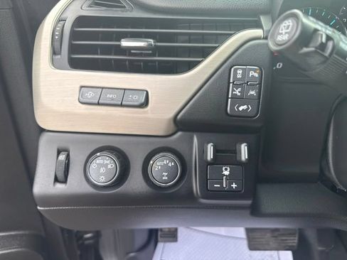 Used 2018 GMC Yukon XL Denali w/ Denali Ultimate Package AWD/4WD image 21