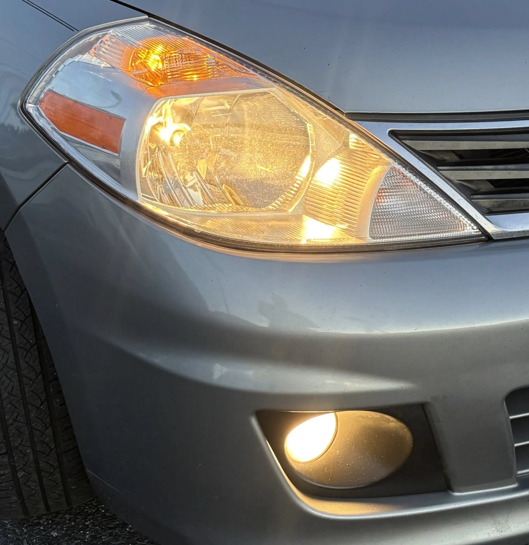 Used 2011 Nissan Versa Hatchback w/ Navigation/Satellite Pkg FWD image 7